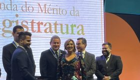 Presidente da CONAMP é homenageado pela AMB com a comenda Cruz do Mérito